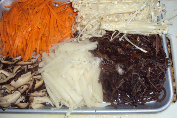 金针菇腐皮卷的做法图解1