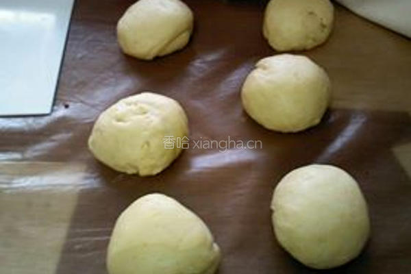 红豆牛奶花型面包的做法图解3