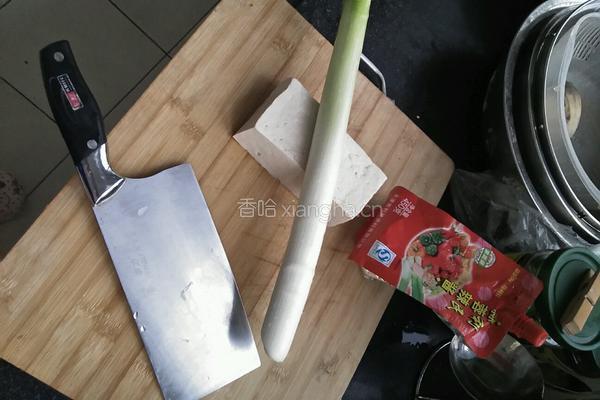 麻辣葱香豆腐的做法图解1