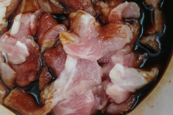 土豆片炒瘦肉的做法图解1