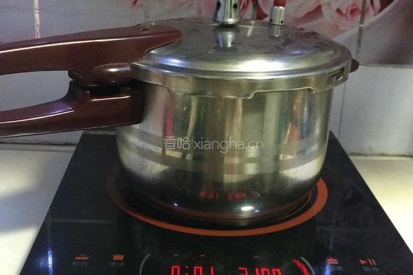 莲藕炆排骨的做法图解3