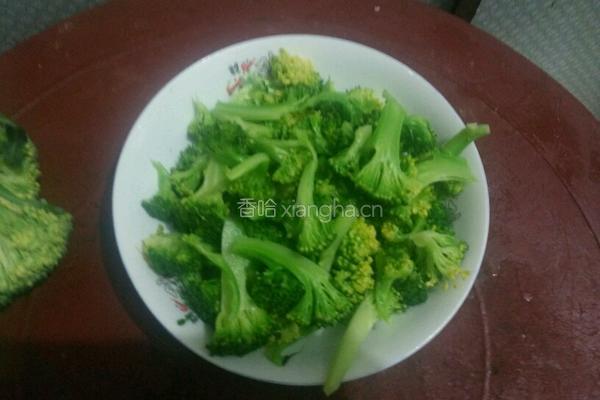 西兰花薯条的做法图解1