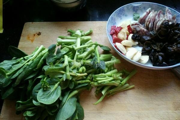 香肠炒菜苔的做法图解1