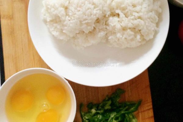 伪黄金炒饭/宫子城的做法图解1
