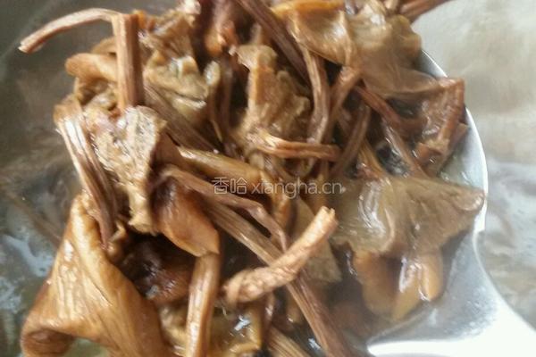 茶树菇炖柴鸡的做法图解2