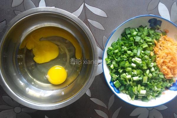 韮菜鸡蛋煎饼的做法图解1