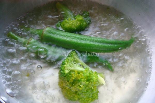 凉拌鲜虾沙拉的做法图解2