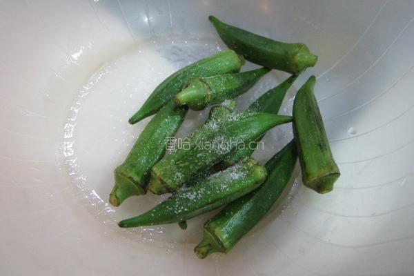 番茄秋葵烘蛋的做法图解1