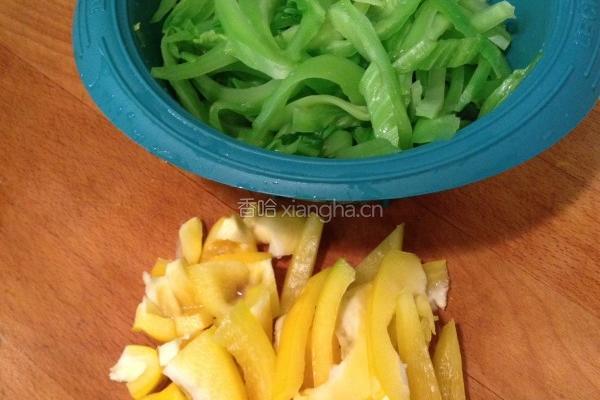 芥菜甜椒炒虾仁的做法图解1