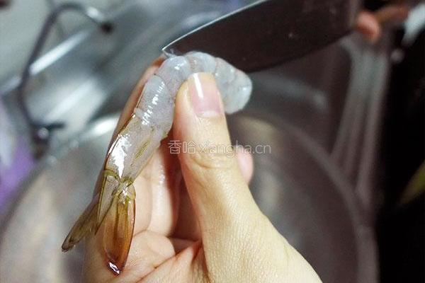 橄榄油蒜虾仁的做法图解3