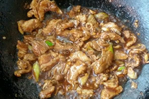 肉片炒大椒。的做法图解3