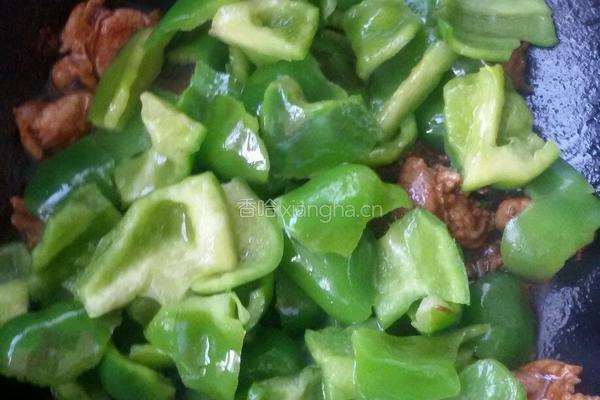 肉片炒大椒。的做法图解4