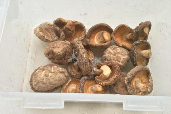 快速泡发香茹的做法图解1
