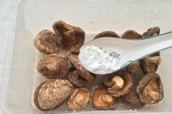 快速泡发香茹的做法图解2