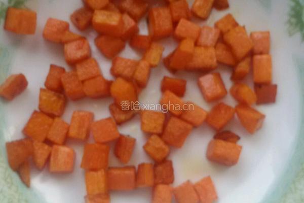 蔬菜丁酱油炒饭。的做法图解3