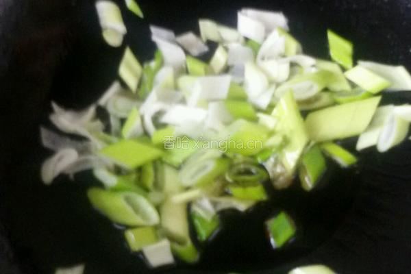 蔬菜丁酱油炒饭。的做法图解4