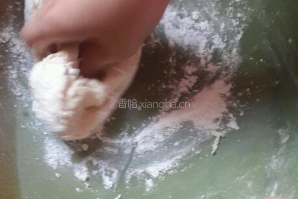 意式鱼肠比萨的做法图解1