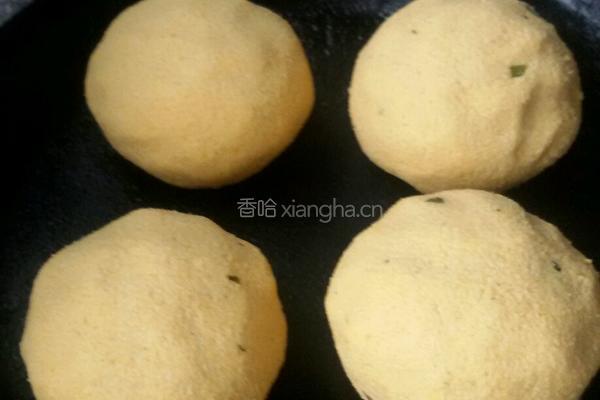 玉米面菜团子。的做法图解9