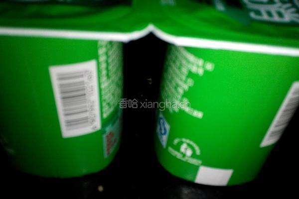 牛油果拌草莓的做法图解2