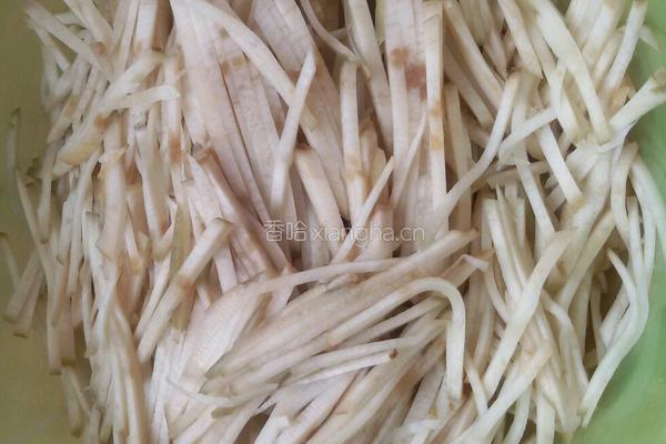 肉丝炒芥菜疙瘩。的做法图解2