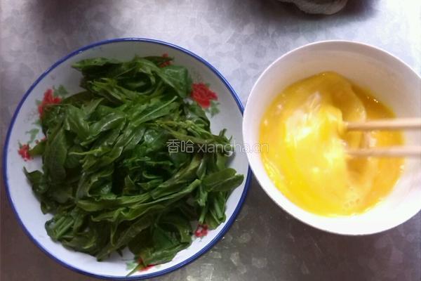 红椒香椿炒鸡蛋的做法图解2