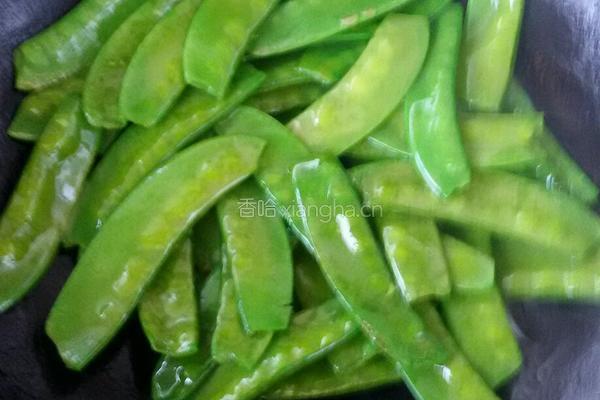 清炒荷兰豆。的做法图解3
