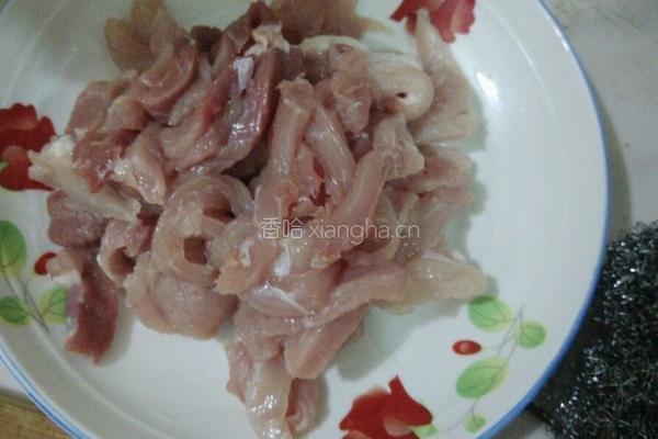 芹菜炒肉的做法图解1