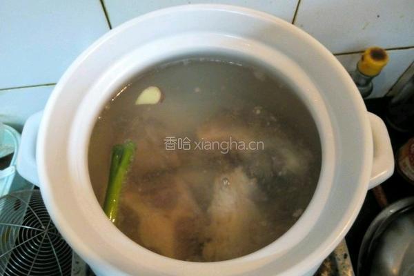 牛尾杂菌汤的做法图解3