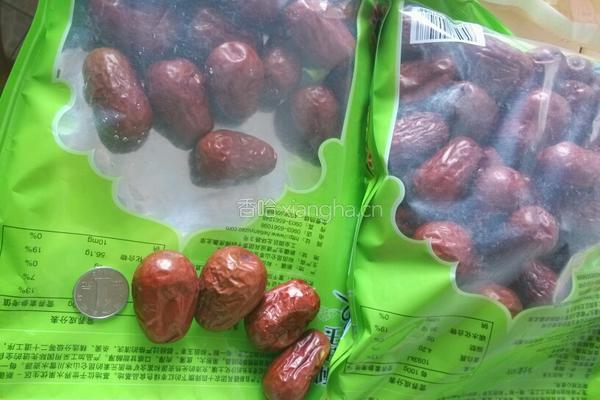 银耳红枣羹的做法图解1