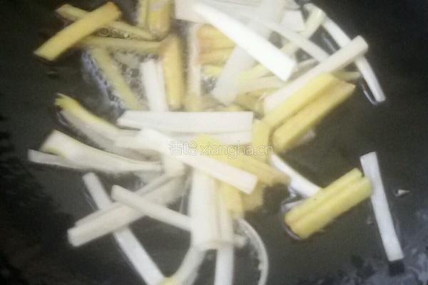 煲白蛤汤的做法图解2