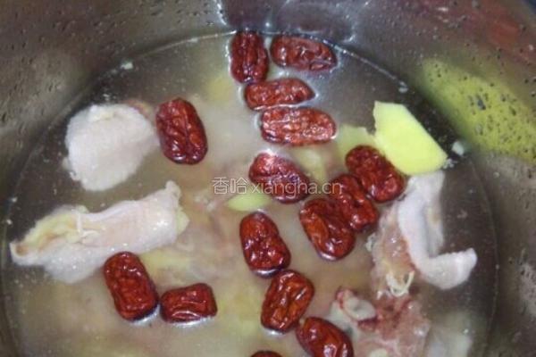 清汤母鸡的做法图解2