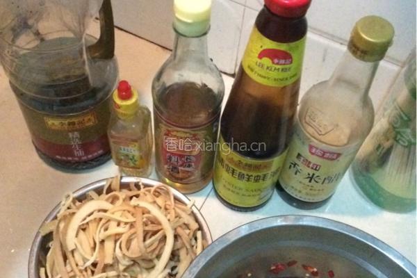 凉拌酸辣干鱿鱼丝的做法图解2