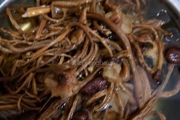 大骨煲茶树菇的做法图解2