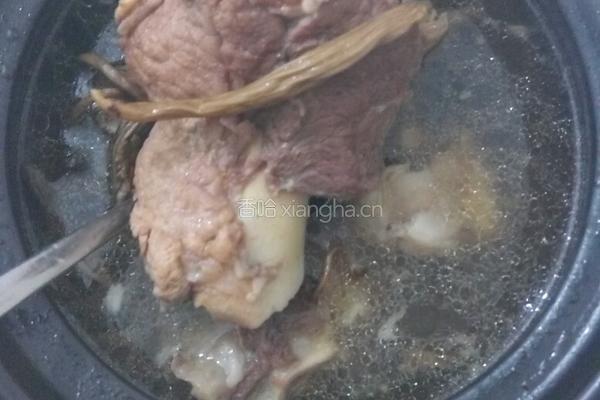 大骨煲茶树菇的做法图解5