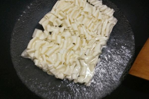 红烧茄子拌鹅肠粉的做法图解4
