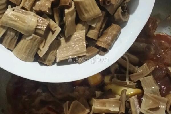 笋干红烧牛肉的做法图解10