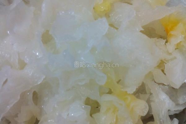 银耳紫薯汤的做法图解3