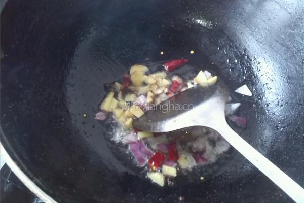 土豆胡萝卜烧肉的做法图解2