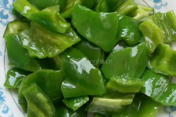 肉丝尖椒块的做法图解1