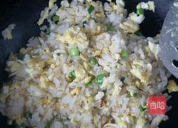 香葱炒饭。的做法图解3