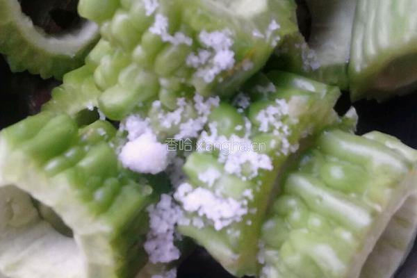 胡萝卜瘦肉酿苦瓜的做法图解5