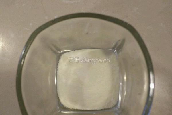 玫瑰红豆奶茶的做法图解1