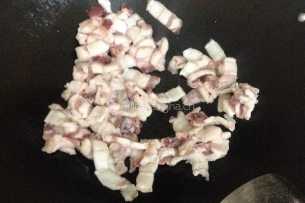 五花腩肉炒青椒的做法图解1