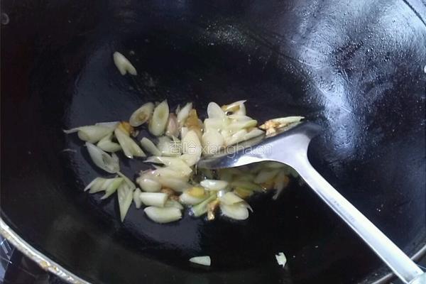 豆瓣酱烧带鱼的做法图解5