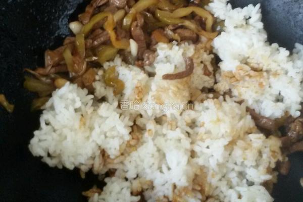 榨菜丝炒米饭，的做法图解4