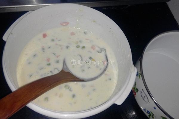 豌豆玉米粒火腿肠煎饼的做法图解1