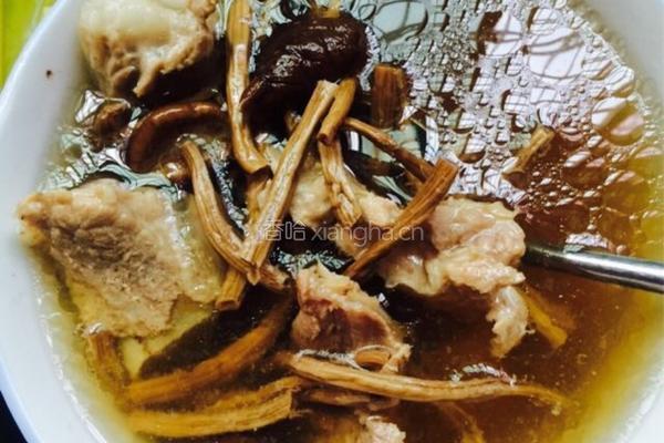 茶树菇排骨汤的做法图解3