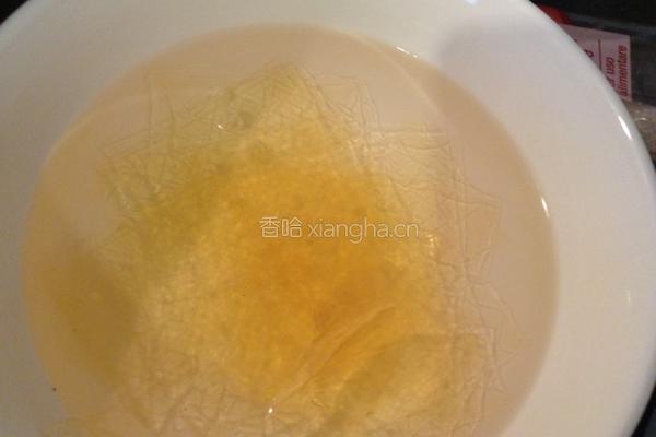 草莓果冻的做法图解1
