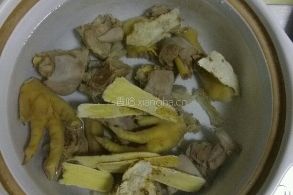 黄芪当归香菇炖鸡的做法图解3
