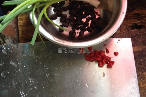 焖鱼的做法图解1